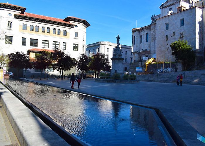 Plaza de las Atarazanas Plaza de las Atarazanas - Itinerario Entorno Catedral de Santander photo