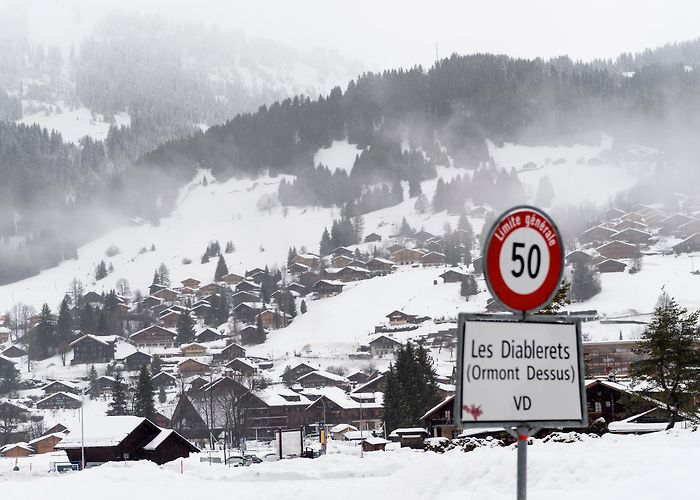 Ski Lift Vers l'Eglise Young Briton dies skiing in Alps photo