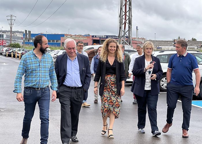 Aeropuerto del Parayas El Mitma cede a Camargo la carretera N-636 de acceso al aeropuerto ... photo