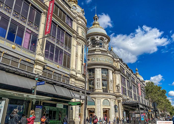 Quai des Marques Shopping centers and stores open this November 1, 2023 in Paris ... photo