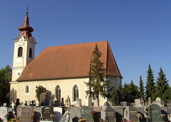 GC Schloss Ebreichsdorf Pfarrkirche Ebreichsdorf • Religiöses Bauwerk » outdooractive.com photo