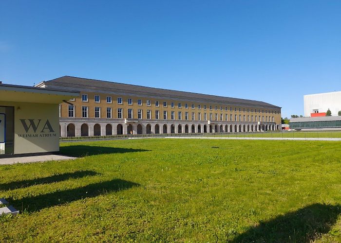 Weimar Atrium Reiseführer: Oh Weimar! - by Katja Hoyer - ZEITGEIST photo