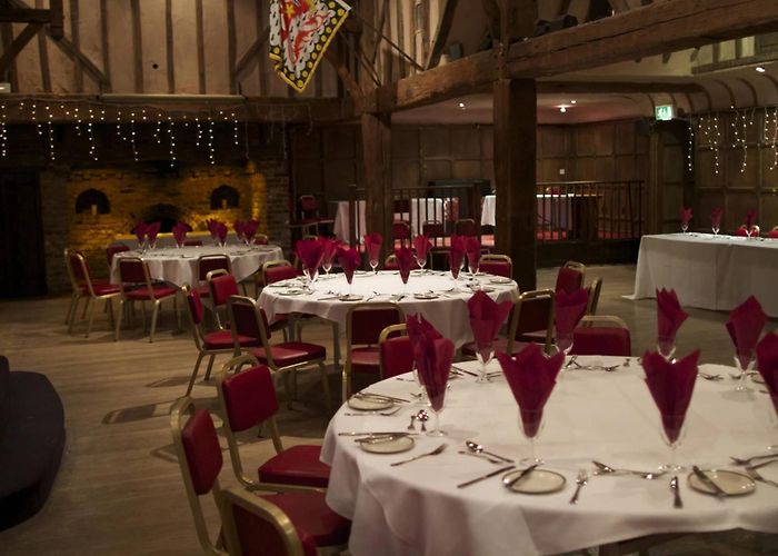 Bird Hills Golf Club Bird Hills Golf Centre Venues in Berkshire | Guides for Brides photo