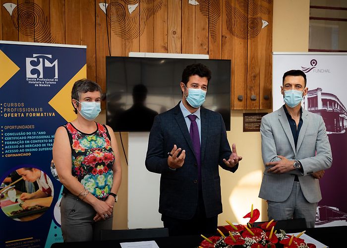 Escola Profissional de Hotelaria e Turismo da Madeira CMF assinou protocolo de cooperação com a Escola Hoteleira ... photo