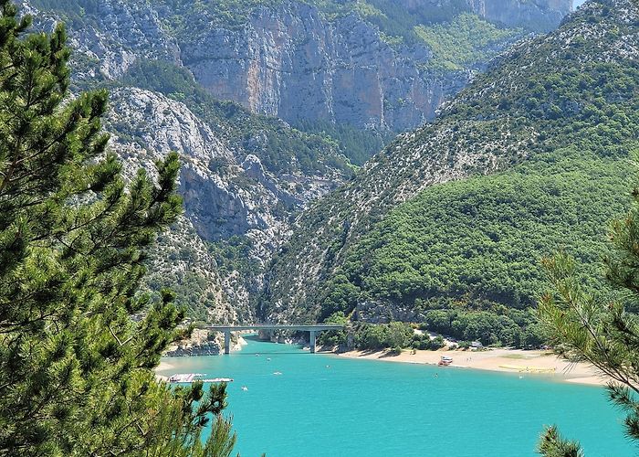 Moustiers-Sainte-Marie photo