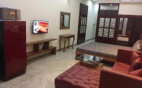 One Bed Studio Apartment Near Shaukat Khanum لاهور Exterior photo