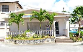 Bonanza Apartments Oistins Exterior photo