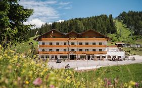 Laguscei Dolomites Mountain Hotel أرابّا Exterior photo