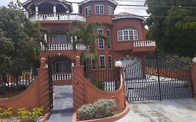 مونتيغو باي Cazwin Villas Exterior photo