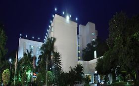 فندق جرين بارك فيساخاباتنام Exterior photo