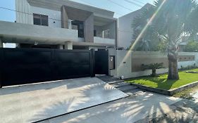 Family Friendly 2-Bedroom Home Upper Portion With Parking لاهور Exterior photo