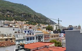 شقة Gibraltar Town Centre Flat With Roof Terrace Exterior photo