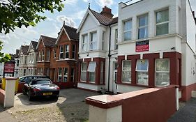 Malvern Lodge Guest House- Close To Beach, Train Station & Southend Airport ساوثيند أون سي Exterior photo