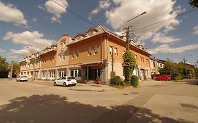 Hotel Vadaszkuert Superior Székesfehérvár Exterior photo