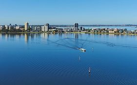 فندق Doubletree By Hilton Perth Waterfront Exterior photo