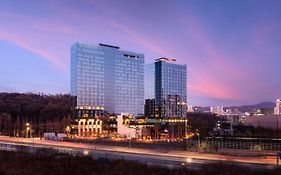 سيونغنام Doubletree By Hilton Seoul Pangyo Residences Exterior photo