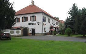 Hotel Kovarna ديشين Exterior photo