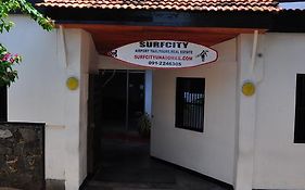 Surfcity Guesthouse أونا واتونا Exterior photo