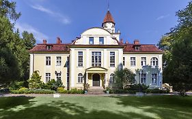 Palac Nieznanice Zabytek Goscinny Ze Spa Exterior photo