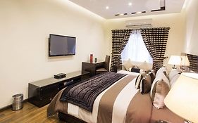 Royaute Luxury Suites And Hotel Gulberg لاهور Room photo