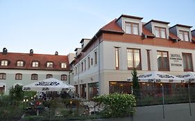 Hotel Harom Gunar Kecskemét Exterior photo