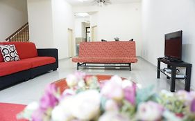 Warisan Indah Homestay Klia 1 Melayu Sahaja سيبانغ Exterior photo