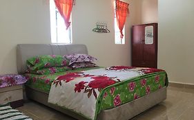 Homestay D Sofia كُوالا تيرينغانو Exterior photo