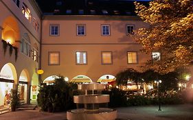 كلاغنفورت Hotel Goldener Brunnen Exterior photo