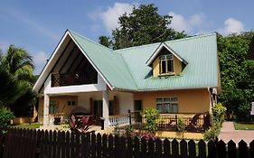 Gold Leaf Self Catering Guest House لا ديج Exterior photo