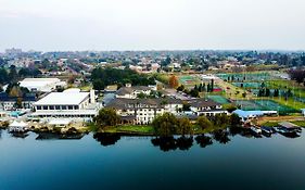 The Lakes Hotel & Conference Centre بينوني Exterior photo