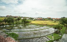 Canggu Beach Inn Exterior photo