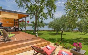 فيلا Beach House Ive With Jacuzzi, Pool, Playground And Bbq In An Olive Grove With A Beach, Pomer - Istria Exterior photo