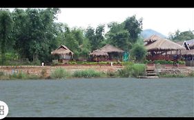 Bamboo Forest River View Hostel Ywama Exterior photo