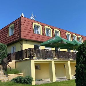 فندق Penzion Kamejk Kamyk nad Vltavou Exterior photo