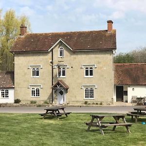 مبيت وإفطار شافتسبري The Benett Arms Exterior photo