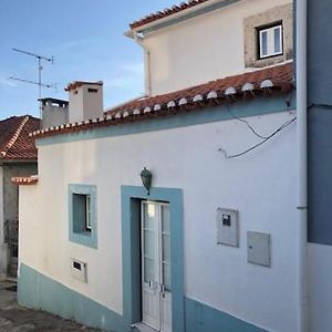 أويراس Typical Small House Near Lisbon Exterior photo
