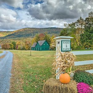 شقة Luxe Green Barn Near Skiing With Mt Equinox Views! وسط مانشستر Exterior photo