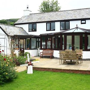 Llanbrynmair The Old School House Bed And Breakfast Exterior photo