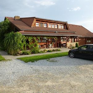 فندق Restaurace Vraz Trhové Sviny Exterior photo