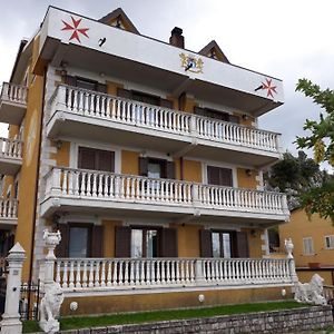 مبيت وإفطار Pescopagano Il Palazzo Di Michele Exterior photo