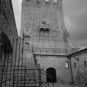 مبيت وإفطار Pietra Montecorvino Castel Di Pietra Exterior photo