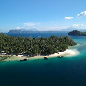 فندق Blue Bay Divers Likupang Bangka Exterior photo