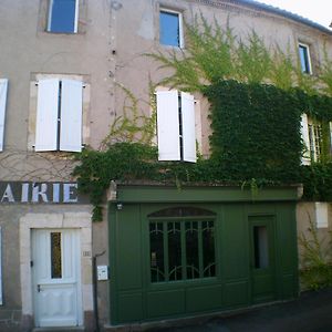 مبيت وإفطار Monesties Ancien Cafe De La Mairie Exterior photo
