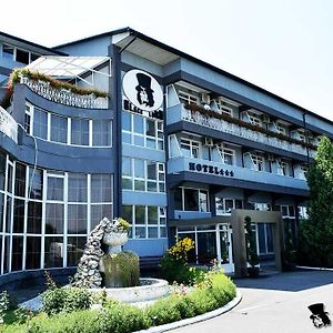 Black Lord Hotel Târgu-Mureş Exterior photo