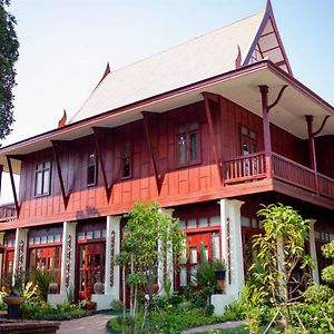 Baan Lhang Wangh บ้านหลังวัง بيتسانولوك Exterior photo