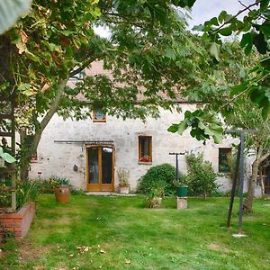 شقة La Ferme Des Nonains Montjavoult Exterior photo