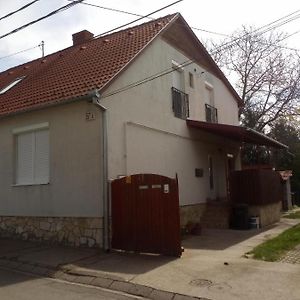 بيتْش Budai Vam Apartmanhaz Exterior photo