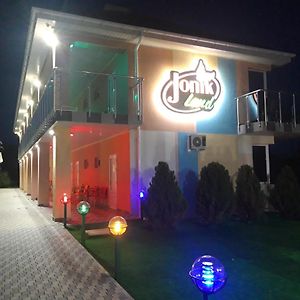 Hotel Jonik Land تشورنومورسك Exterior photo