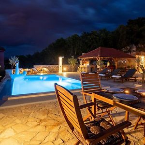 Luxury Villa Allen With Heated Pool كليمنو Room photo