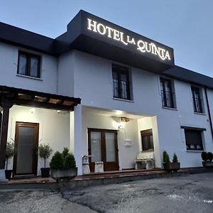 Hotel La Quinta كيو Exterior photo